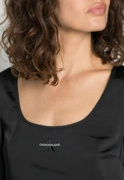 Calvin Klein Jeans MONOGRAM SQUARE NECK - T-shirt à Manches Longues - Black -Calvin Klein Elegant Magasin 9e505dac16bf49c2a1e6f6990ccf7ce2