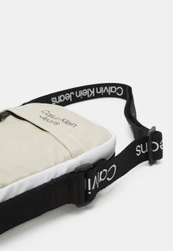 Calvin Klein Jeans COLOUR BLOCK CROSSBODY - Sac Bandoulière - White/eggshell 7 Calvin Klein Jeans COLOUR BLOCK CROSSBODY - Sac Bandoulière - White/eggshell -Calvin Klein Elegant Magasin 9e8e26b04e434da4a0ad7fe6410d172a
