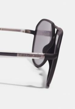 Calvin Klein Jeans UNISEX - Lunettes De Soleil - Matte Black -Calvin Klein Elegant Magasin 9e9ead36c74d480397af5d1d7a68a15e