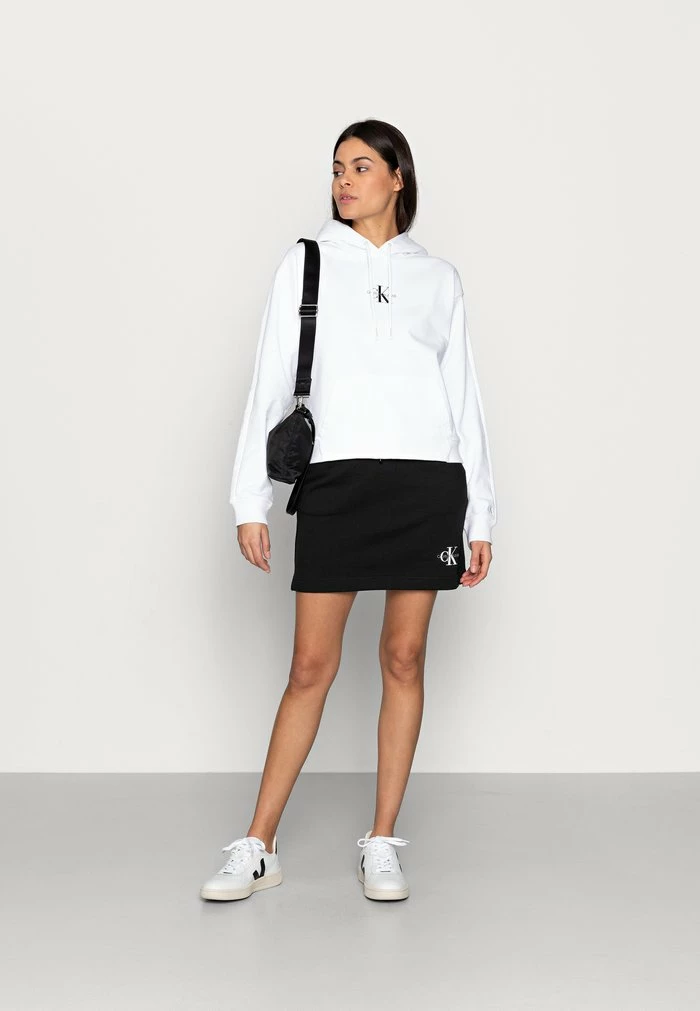 Calvin Klein Jeans CROPPED MONOGRAM HOODIE - Sweatshirt - White 2 Calvin Klein Jeans CROPPED MONOGRAM HOODIE - Sweatshirt - White – Image 2