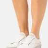 Calvin Klein Jeans RETRO - Baskets Basses - Bright White