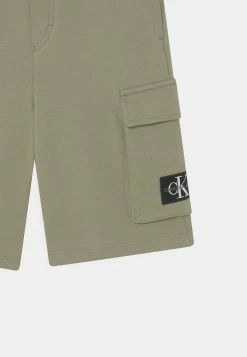 Calvin Klein Jeans BADGE CARGO - Pantalon De Survêtement - Forest Khaki -Calvin Klein Elegant Magasin a347fcd40a8e4acca99b8b7061fd16ff