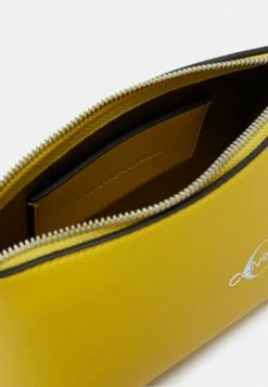 Calvin Klein Jeans SCULPTED CAMERA POUCH TWO TONE - Sac Bandoulière - Super Lemon -Calvin Klein Elegant Magasin a5ef6428b8d6495b8053b4a85511ceab