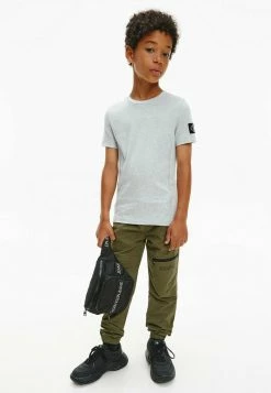 Calvin Klein Jeans BLOCKING BADGE FITTED - T-shirt Imprimé - Light Grey Heather -Calvin Klein Elegant Magasin ad13be3f524844bc811df0cd70b79e26