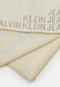 Calvin Klein Jeans BEANIE SCARF SET - Écharpe - Muslin -Calvin Klein Elegant Magasin afca2f9c04c149b2b1a8dba2ac611723