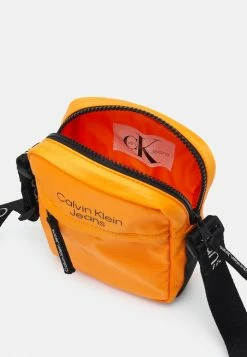 Calvin Klein Jeans LOGO TAPE CROSSBODY UNISEX - Sac Bandoulière - Orange Summit -Calvin Klein Elegant Magasin afd9fe6ed6764927b7bc4ba74fcd2c7c