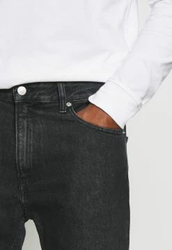 Calvin Klein Jeans DAD LARGE LOGO - Jean Droit - Denim Black -Calvin Klein Elegant Magasin b0bd8eb6c81d48dfa480980afa955a82