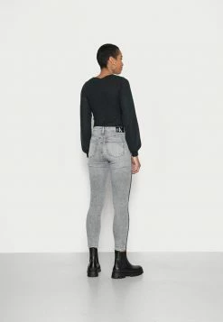 Calvin Klein Jeans HIGH RISE SUPER SKINNY ANKLE - Jeans Skinny - Denim Grey -Calvin Klein Elegant Magasin b3ffef98621c4448abd16cb35606f77a