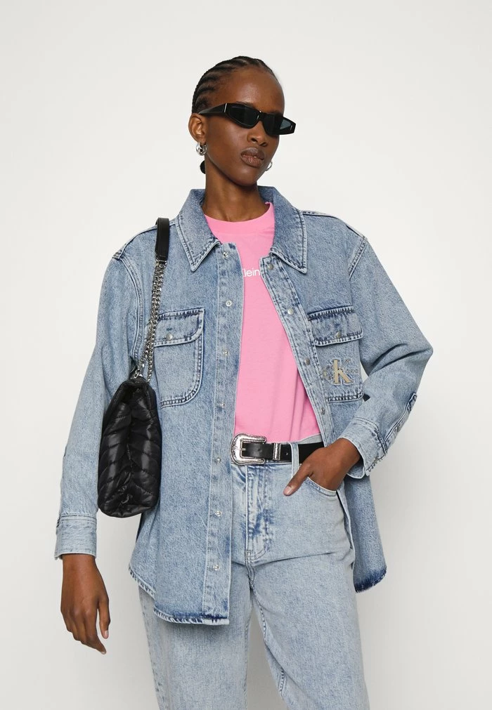 Calvin Klein Jeans SHRUNKEN INSTITUTIONAL TEE - T-shirt Basique - Lipstick Pink 4 Calvin Klein Jeans SHRUNKEN INSTITUTIONAL TEE - T-shirt Basique - Lipstick Pink – Image 4