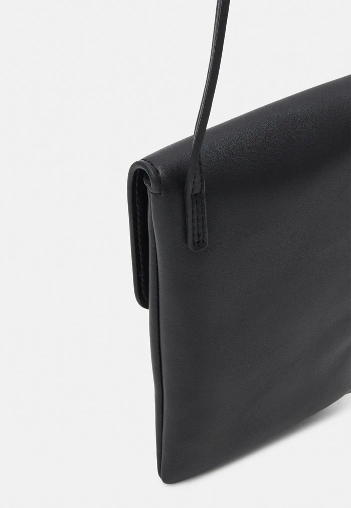 Calvin Klein Jeans SCULPTED MONO PHONE BODY - Étui à Portable - Black 4 Calvin Klein Jeans SCULPTED MONO PHONE BODY - Étui à Portable - Black – Image 4