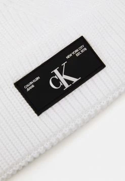Calvin Klein Jeans SHORT BEANIE UNISEX - Bonnet - Bright White -Calvin Klein Elegant Magasin b804cdfc1aa34602acfe15a2eff409e0