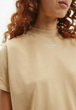 Calvin Klein Jeans RELAXED - T-shirt Imprimé - Tawny Sand -Calvin Klein Elegant Magasin b919cd158d5944eb92002b7cd7d89dfb