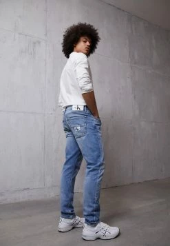 Calvin Klein Jeans REGULAR WAIST SLIM TAPER - Jeans Fuselé - Denim Light