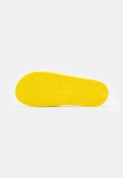 Calvin Klein Jeans SLIDE TAPE - Mules - Bright Sunshine 10 Calvin Klein Jeans SLIDE TAPE - Mules - Bright Sunshine -Calvin Klein Elegant Magasin bbf52cf05b8d4c579da8f911967e7318