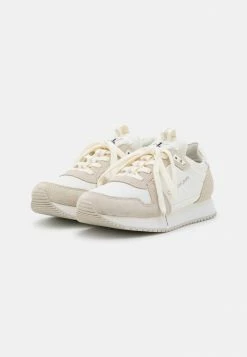 Calvin Klein Jeans RETRO RUNNER 2 - Baskets Basses - Eggshell -Calvin Klein Elegant Magasin bc3df9b2f53b4a2795e46a2ba405beac