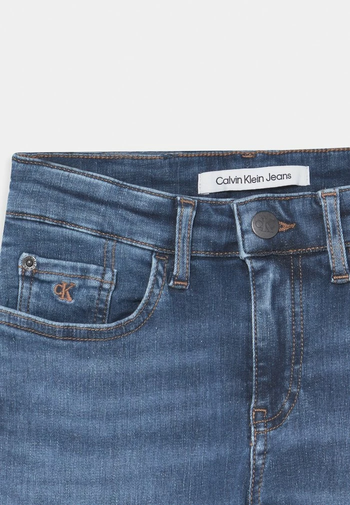 Calvin Klein Jeans SLIM - Jean Slim - Essential Mid Blue 3 Calvin Klein Jeans SLIM - Jean Slim - Essential Mid Blue – Image 3