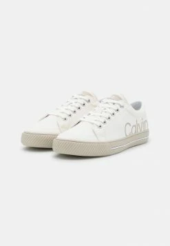 Calvin Klein Jeans RETRO - Baskets Basses - Bright White -Calvin Klein Elegant Magasin be4f6c47be0847ff9b49b1b20d999d53