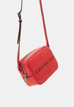 Calvin Klein Jeans SCULPTED CAMERA BAG MONO - Sac Bandoulière - Strawberry Field 9 Calvin Klein Jeans SCULPTED CAMERA BAG MONO - Sac Bandoulière - Strawberry Field -Calvin Klein Elegant Magasin c0c7acffc15b400f92d28512cfc14041