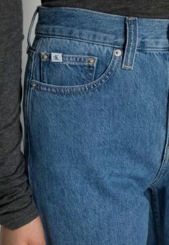 Calvin Klein Jeans STRAIGHT ANKLE - Jean Boyfriend - Denim Light -Calvin Klein Elegant Magasin c228e6fb41bf4fc1991cec43616c7025