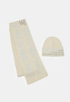 Calvin Klein Jeans BEANIE SCARF SET - Écharpe - Muslin
