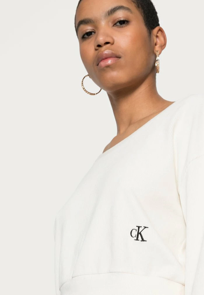 Calvin Klein Jeans SCOOP NECK - Sweatshirt - Tofu 5 Calvin Klein Jeans SCOOP NECK - Sweatshirt - Tofu – Image 5