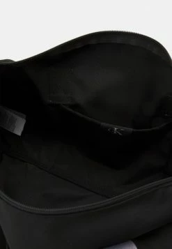 Calvin Klein Jeans SPORT ESSENTIALS DUFFLE UNISEX - Sac Week-end - Black -Calvin Klein Elegant Magasin c4ca381610ed4a1c9d56795eabb3b47b