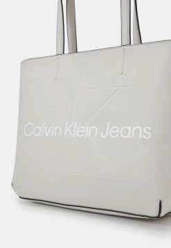 Calvin Klein Jeans SCULPTED MONO - Cabas - Eggshell -Calvin Klein Elegant Magasin c4db1087e7564704921c3568e950c3c4