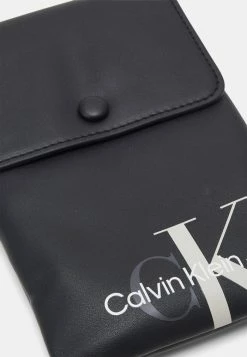 Calvin Klein Jeans SCULPTED MONO PHONE BODY - Étui à Portable - Black 9 Calvin Klein Jeans SCULPTED MONO PHONE BODY - Étui à Portable - Black -Calvin Klein Elegant Magasin c6d6b811ef31443abbfcec918ebd95db