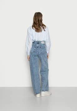 Calvin Klein Jeans RELAXED - Jean Droit - Denim Light -Calvin Klein Elegant Magasin c7e66b920e98438688c8f9f3eb9fffc5