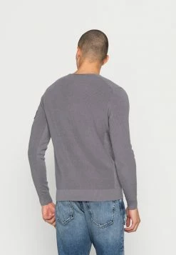 Calvin Klein Jeans MONOGRAM BADGE CREW NECK - Pullover - Fossil Grey 7 Calvin Klein Jeans MONOGRAM BADGE CREW NECK - Pullover - Fossil Grey -Calvin Klein Elegant Magasin c871f80677d64889807812e0c17c80c6