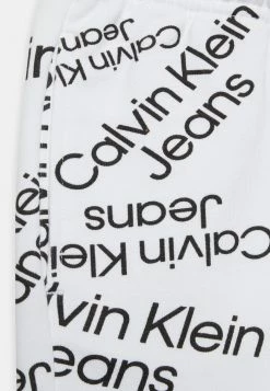 Calvin Klein Jeans STACKED AOP LOGO RELAXED SHORTS - Short - White Stacked Logo Aop -Calvin Klein Elegant Magasin cbbad9488b2e4c50a80233d045cb705f