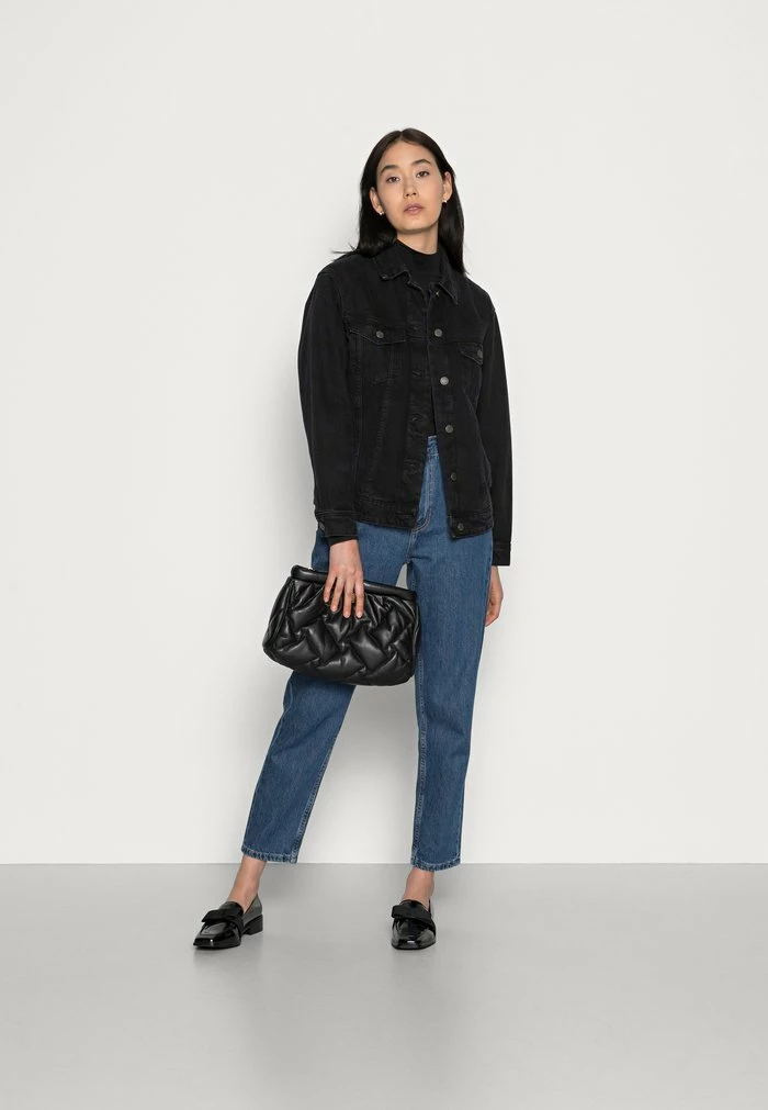 Calvin Klein Jeans MOM - Jean Boyfriend - Denim Medium 2 Calvin Klein Jeans MOM - Jean Boyfriend - Denim Medium – Image 2