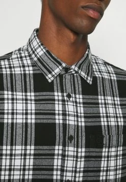 Calvin Klein Jeans CHECK REGULAR - Chemise - Black/bright White 9 Calvin Klein Jeans CHECK REGULAR - Chemise - Black/bright White -Calvin Klein Elegant Magasin cc8f94d792fa4b20b1ace35fdc01d45a