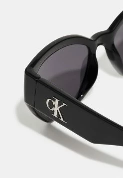 Calvin Klein Jeans Lunettes De Soleil - Black 9 Calvin Klein Jeans Lunettes De Soleil - Black -Calvin Klein Elegant Magasin ccd965ecc6904ae186332075dba772b1