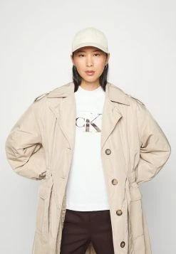 Calvin Klein Jeans GUNMETAL MONOGRAM TEE - T-shirt Imprimé - Bright White -Calvin Klein Elegant Magasin d3168e59fc1f4b23a23d8bedc2640d1e