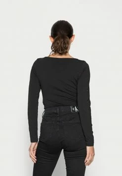 Calvin Klein Jeans REPEAT LOGO SQUARE NECK BODY - T-shirt à Manches Longues - Black 7 Calvin Klein Jeans REPEAT LOGO SQUARE NECK BODY - T-shirt à Manches Longues - Black -Calvin Klein Elegant Magasin d546f3058b6745d58b245f7a3db331be
