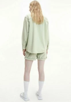 Calvin Klein Jeans Veste En Jean - Denim Light 7 Calvin Klein Jeans Veste En Jean - Denim Light -Calvin Klein Elegant Magasin d706dbf5956c42d8af90d0de46901abb