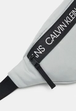 Calvin Klein Jeans LOGO TAPE WAISTBAG UNISEX - Sac Banane - Grey Dew 7 Calvin Klein Jeans LOGO TAPE WAISTBAG UNISEX - Sac Banane - Grey Dew -Calvin Klein Elegant Magasin d861d5b8b631442a8206705c3991e815