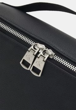 Calvin Klein Jeans ULTRALIGHT MAKE UP BAG - Trousse De Toilette - Black -Calvin Klein Elegant Magasin d95eb00f1682429e9291a7ba70ce7f43
