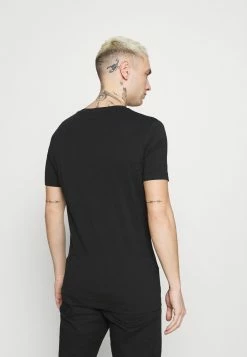 Calvin Klein Jeans V NECK TEE - T-shirt Imprimé - Black -Calvin Klein Elegant Magasin d9ce9353b1b443408b08c9a5e46b9aab