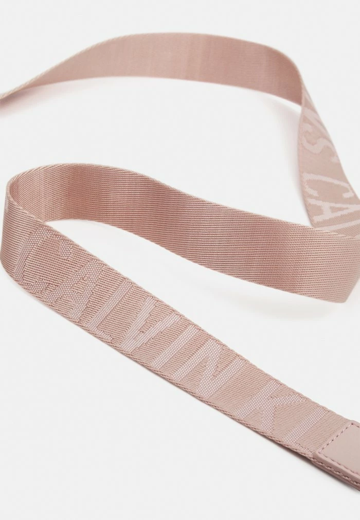 Calvin Klein Jeans Ceinture - Pale Conch Shell 3 Calvin Klein Jeans Ceinture - Pale Conch Shell – Image 3