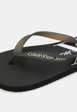 Calvin Klein Jeans BEACH MONOGRAM - Tongs - Black -Calvin Klein Elegant Magasin dd4af3db50be4581b6c7c6500b6d9c72