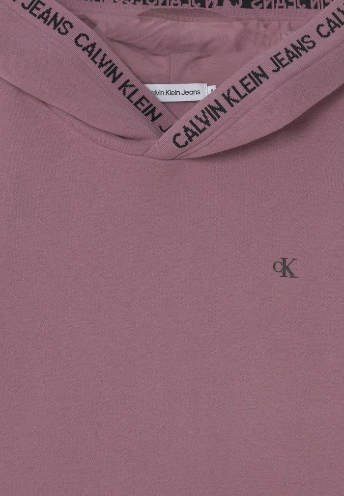 Calvin Klein Jeans INTARSIA LOGO HOODIE UNISEX - Sweat à Capuche - Dusky Orchid 3 Calvin Klein Jeans INTARSIA LOGO HOODIE UNISEX - Sweat à Capuche - Dusky Orchid – Image 3