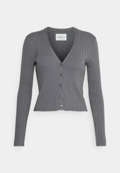 Calvin Klein Jeans MONOGRAM BADGE CROPPED CARDIGAN - Gilet - Fossil Grey 12 Calvin Klein Jeans MONOGRAM BADGE CROPPED CARDIGAN - Gilet - Fossil Grey -Calvin Klein Elegant Magasin def1371ca1c34a8ca777eabcf17f52ae