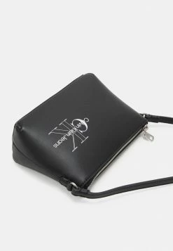 Calvin Klein Jeans SCULPTED CAMERA POUCH TWO TONE - Sac Bandoulière - Black -Calvin Klein Elegant Magasin e0e2c689bfc949be9e6987e5295cd961