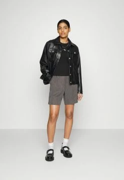 Calvin Klein Jeans BADGE TEE - T-shirt Basique - Black -Calvin Klein Elegant Magasin e4ff14c5c4f04402b49d38850103ad09