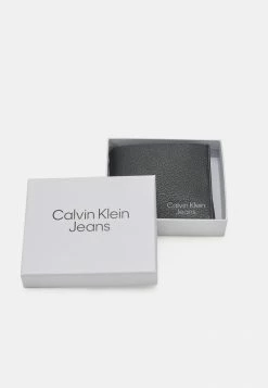 Calvin Klein Jeans MICRO PEBBLE BIFOLD COIN - Portefeuille - Black -Calvin Klein Elegant Magasin ea7de4b71e2b43b0b8f592fa984b841e