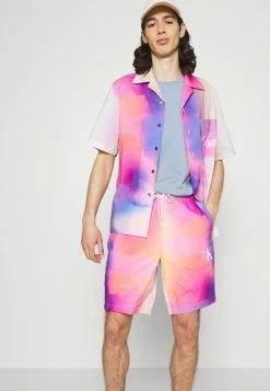 Calvin Klein Jeans PRIDE OVERSHIRT UNISEX - Chemise - Pride Marble -Calvin Klein Elegant Magasin ebcc5d1cdbc24696a176e726541aa3be