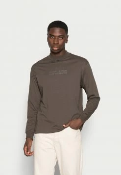 Calvin Klein Jeans SUSTAINABLE LOGO - T-shirt à Manches Longues - Black Olive