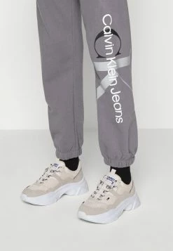 Calvin Klein Jeans Pantalon De Survêtement - Fossil Grey -Calvin Klein Elegant Magasin edac92b1f072455d9fc5a8e94302040c